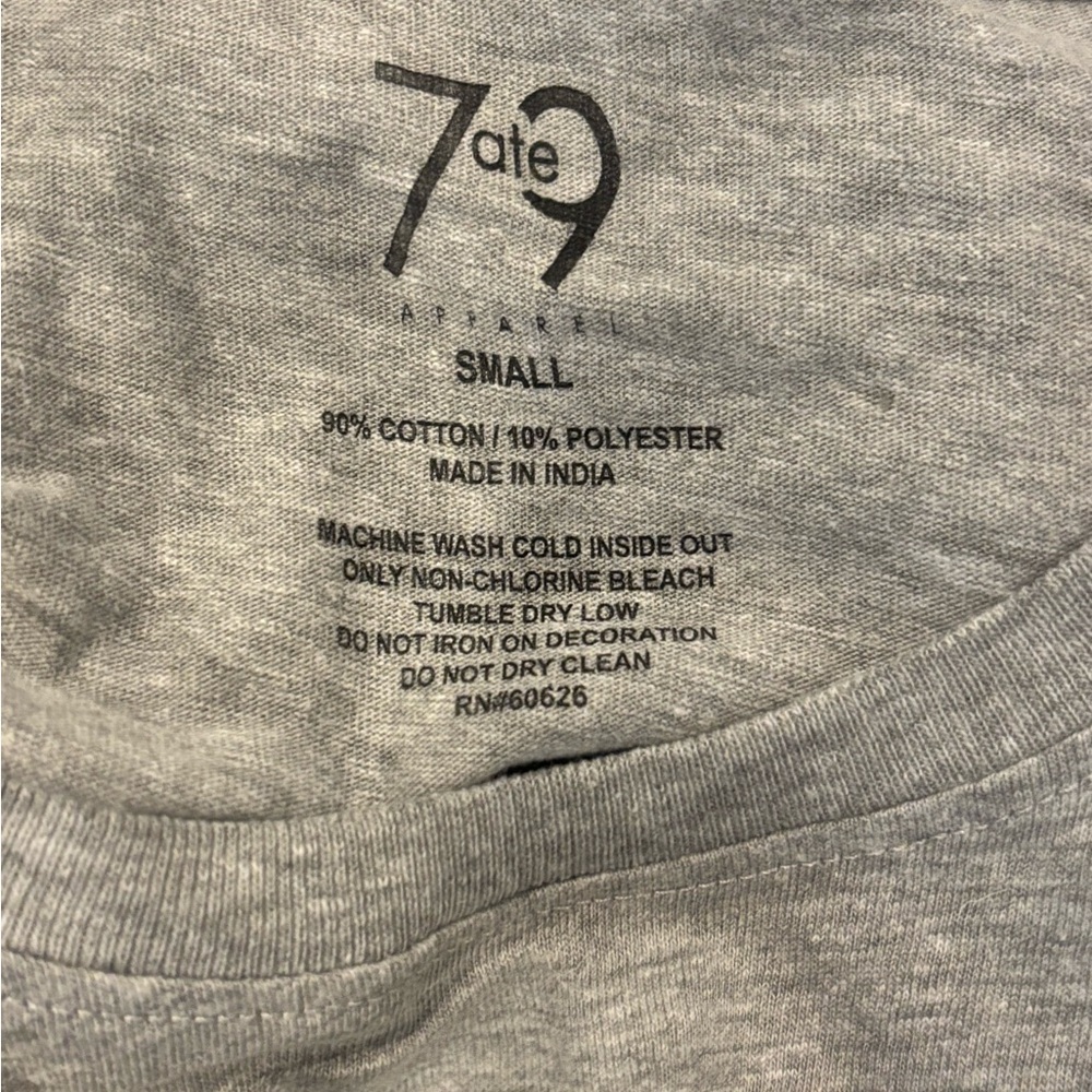 7 ate 9 Apparel Heather Gray Crew Neck Tee Size Small NWOT - Picture 4 of 6